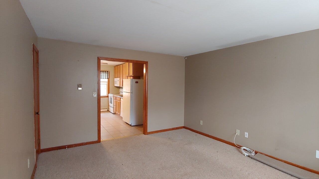 56 Wakelee Ave in Shelton, CT - Building Photo