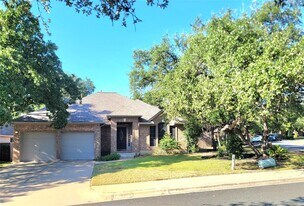 6405 Dunsmere Ct in Austin, TX - Building Photo