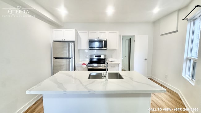 1052 Barton St E in Hamilton, ON - Building Photo - Building Photo