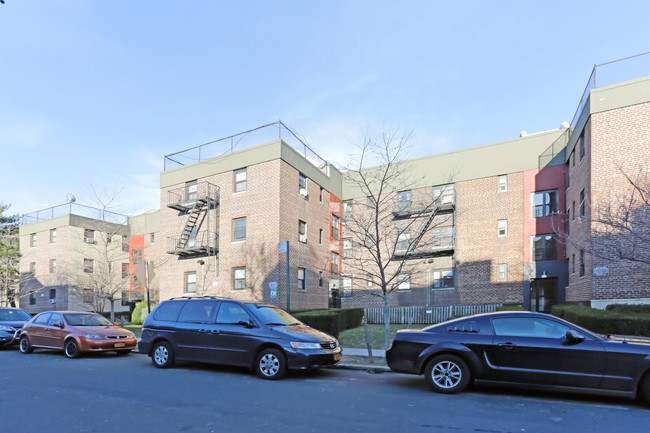 2012 24th St in Long Island City, NY - Building Photo - Building Photo