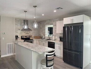 6312 S Lockwood Ridge Rd in Sarasota, FL - Building Photo - Building Photo