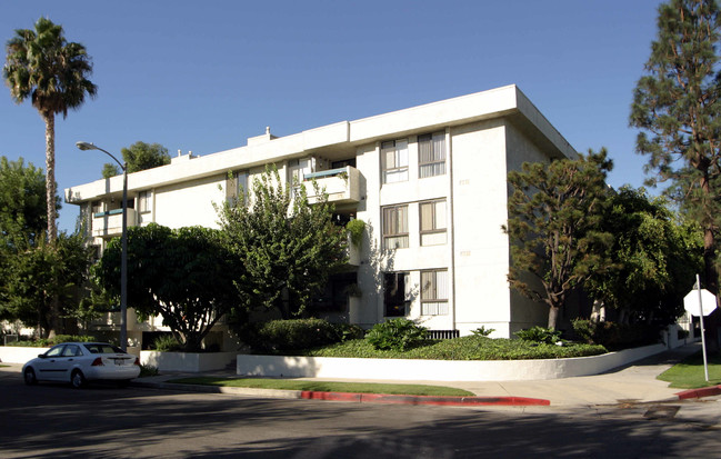 Riverwood Apartments in Studio City, CA - Foto de edificio - Building Photo