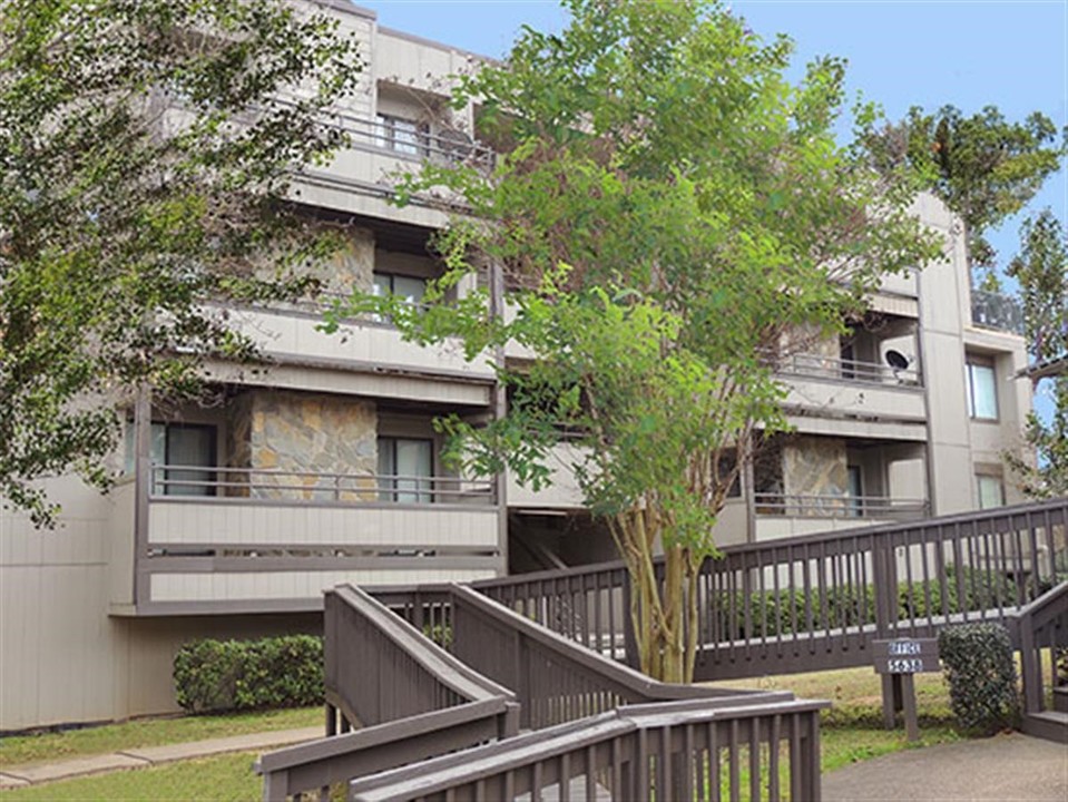 Towers at Cross Lake in Shreveport, LA - Foto de edificio