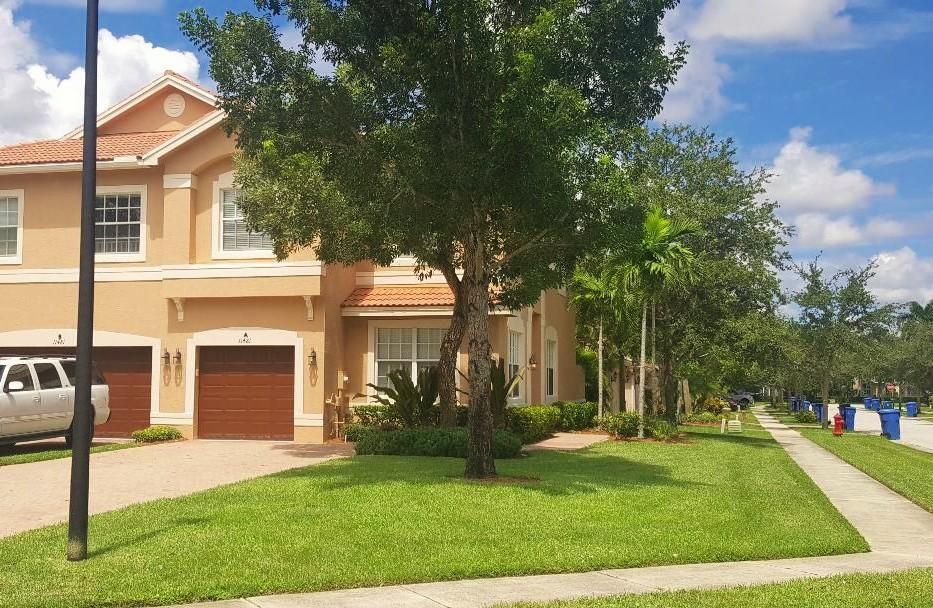 11481 Silk Carnation Way in Royal Palm Beach, FL - Building Photo