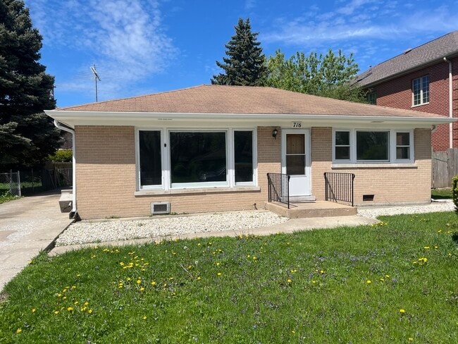 property at 718 N Michigan St