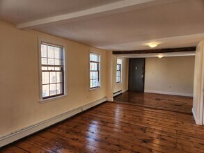 1009 Brown St in Peekskill, NY - Foto de edificio - Building Photo