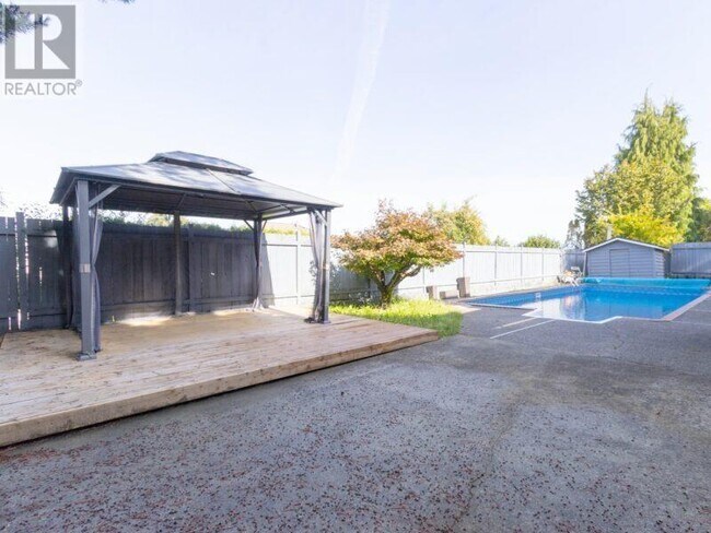 7871 Morley St in Burnaby, BC - Building Photo - Building Photo