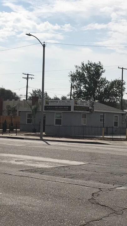 664 W Ave J in Lancaster, CA - Building Photo