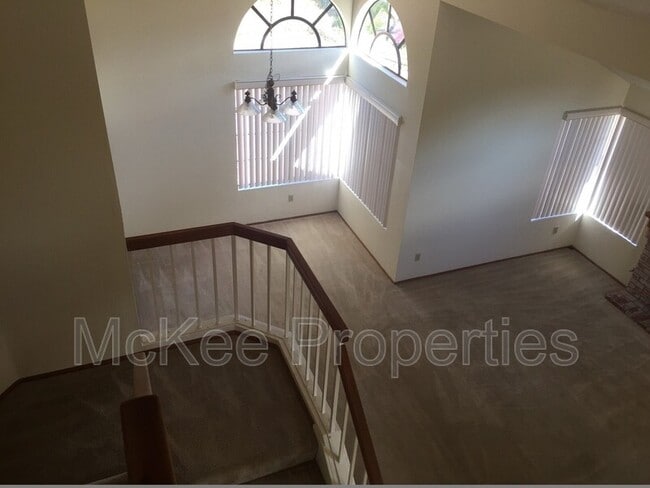 12951 Pipilo Ct in San Diego, CA - Building Photo - Building Photo