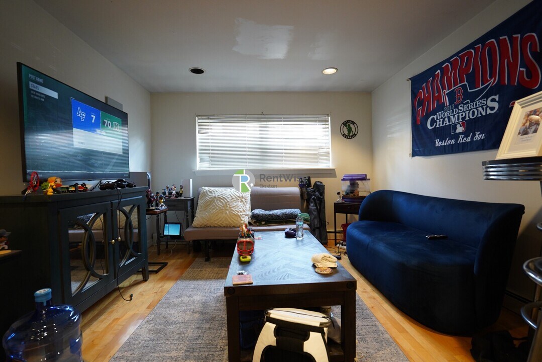 9 Commonwealth Ct in Boston, MA - Building Photo