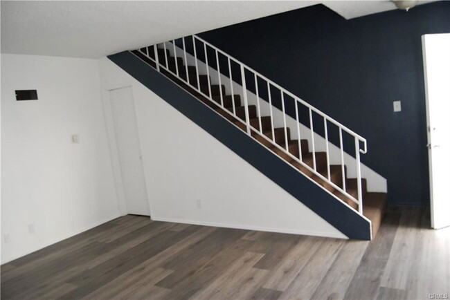 11413 Cedar Ave in Hawthorne, CA - Building Photo - Building Photo