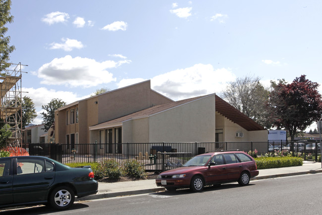 Elena Gardens in San Jose, CA - Foto de edificio - Building Photo