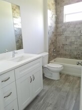 17186 84th Ct N in Westlake, FL - Foto de edificio - Building Photo