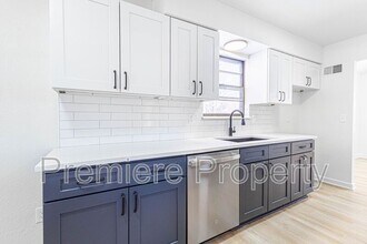 705 NW Buckingham Pl in Blue Springs, MO - Building Photo - Building Photo