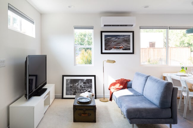 9315 Cattaraugus Ave in Los Angeles, CA - Foto de edificio - Building Photo