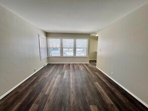 5747 N 93rd St in Milwaukee, WI - Building Photo - Building Photo