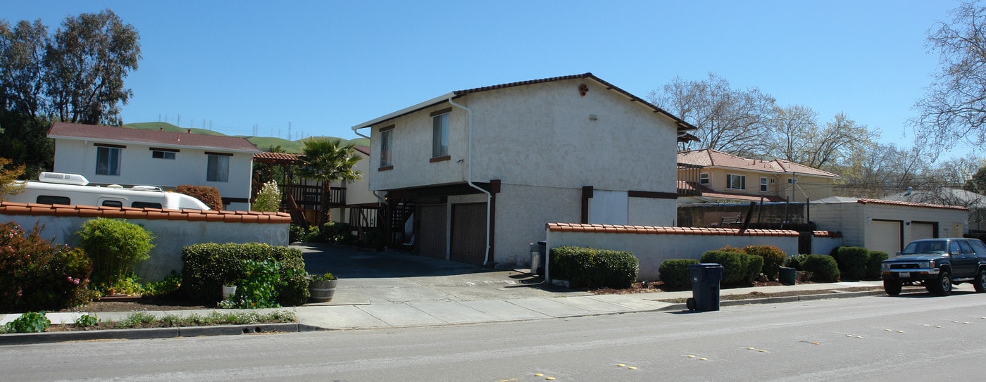 43314 Jerome Ave in Fremont, CA - Building Photo