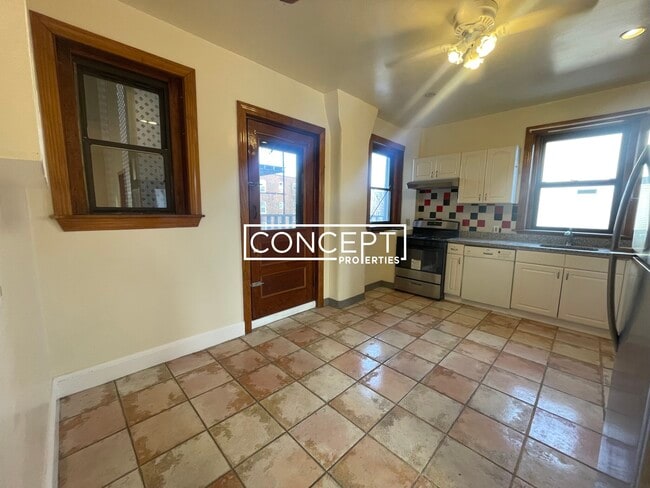 369 Centre St in Boston, MA - Building Photo - Building Photo