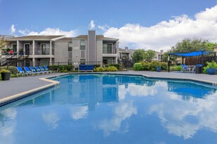 HollyView Apartments in Houston, TX - Building Photo