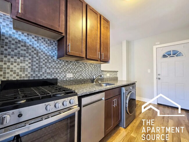 2907 N Mildred Ave, Unit 2 in Chicago, IL - Building Photo - Building Photo