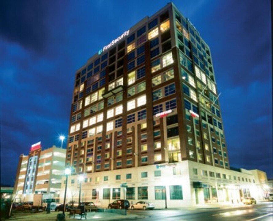 521 President Clinton Ave in Little Rock, AR - Building Photo