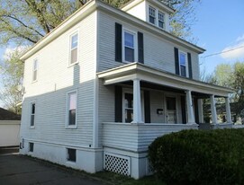 29 Russell Rd in Westfield, MA - Building Photo