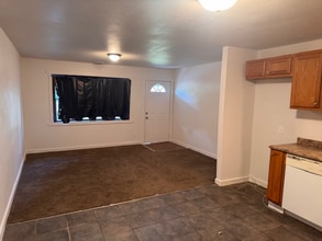 30 St Gregory Dr in Sauget, IL - Foto de edificio - Building Photo