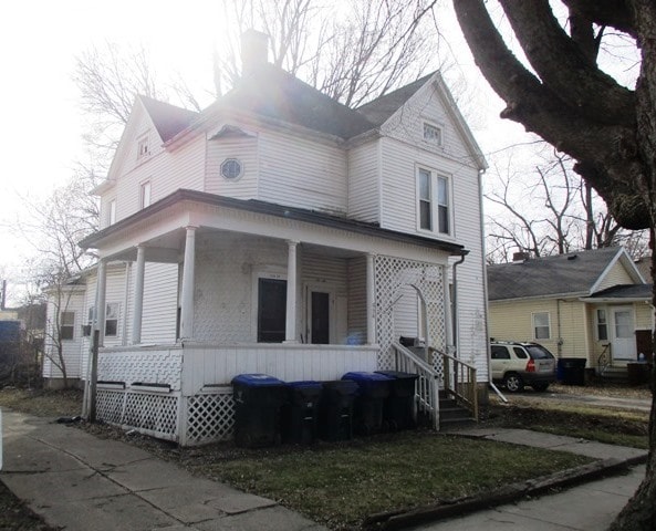 534 W Grove St in Bloomington, IL - Foto de edificio