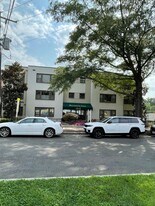 4840 MacArthur Blvd NW in Washington, DC - Building Photo