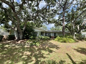58 Arnoni Dr in Dunedin, FL - Building Photo
