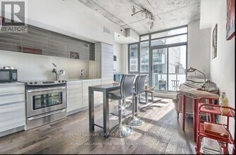 8 Gladstone Ave in Toronto, ON - Building Photo - Building Photo