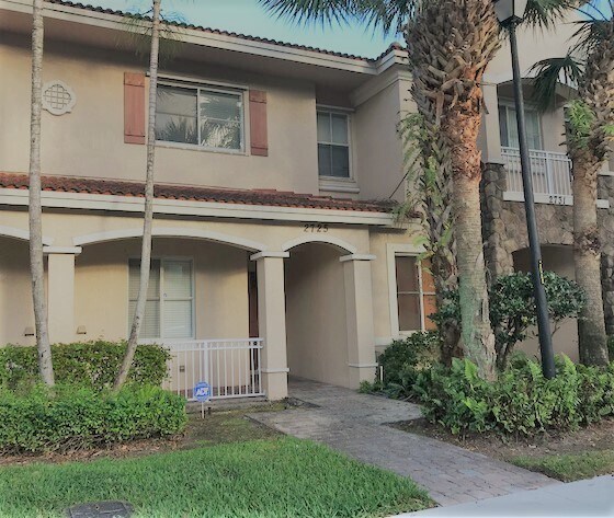 2725 SW 82nd Ave in Miramar, FL - Building Photo
