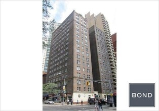 301 E 38th St in New York, NY - Building Photo - Building Photo