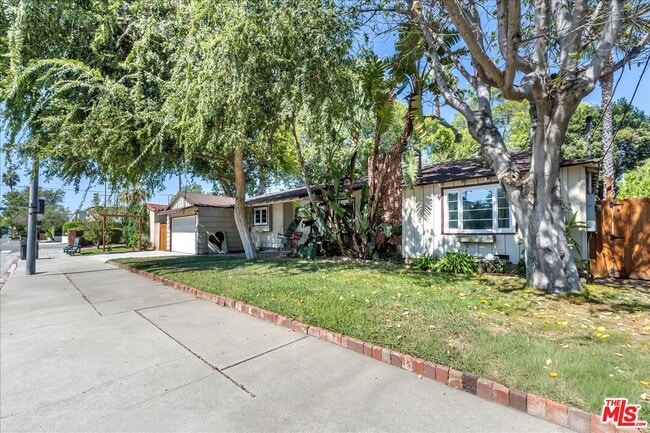 13253 Magnolia Blvd in Los Angeles, CA - Building Photo - Building Photo