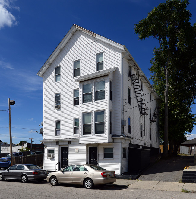 133 Garfield St in Central Falls, RI - Building Photo - Building Photo