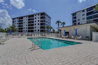 6897 Estero Blvd in Fort Myers Beach, FL - Foto de edificio - Building Photo