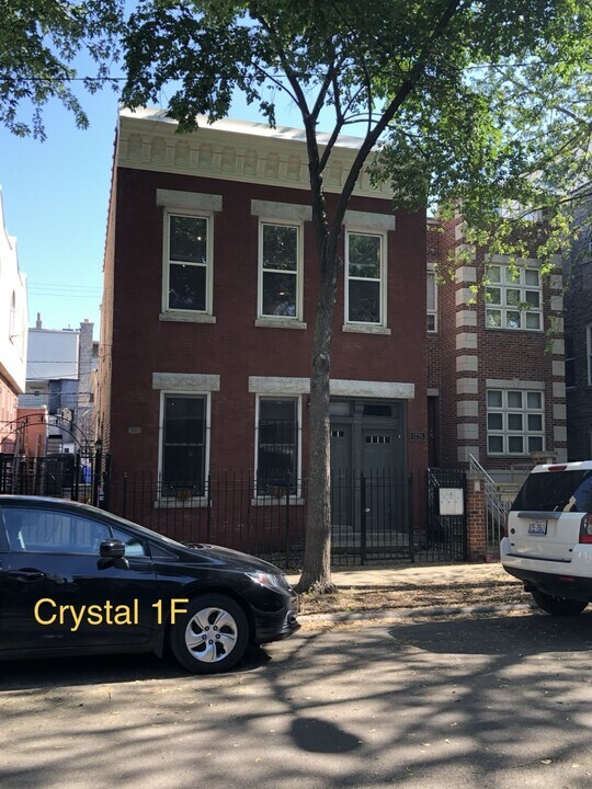 1735 W Crystal St in Chicago, IL - Building Photo
