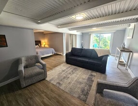 6117 E Lake Rd, Unit Lake House in Auburn, NY - Foto de edificio - Building Photo