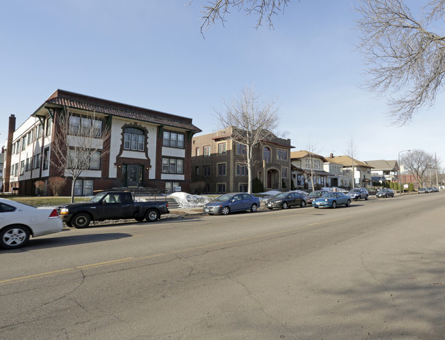 1180 Grand Ave in St. Paul, MN - Building Photo - Building Photo