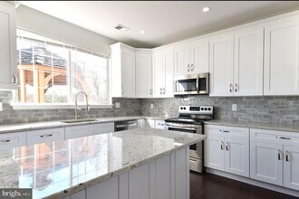 14900 Dennington Dr in Bowie, MD - Building Photo - Building Photo