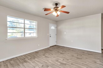306 E Jacobs Dr in Midwest City, OK - Foto de edificio - Building Photo