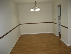 329 Pembroke Ct in Schaumburg, IL - Building Photo - Building Photo