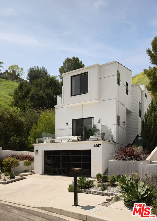4967 Llano Dr in Los Angeles, CA - Building Photo - Building Photo