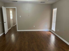 30612 Stephen Dr in Denham Springs, LA - Foto de edificio - Building Photo