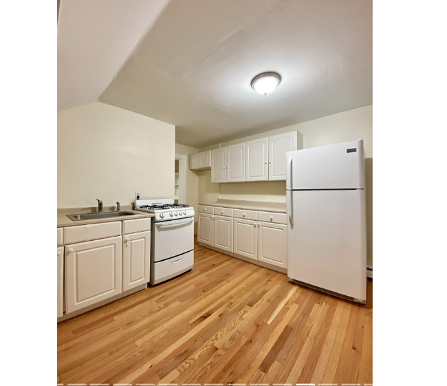 189 Beacon St, Unit 3 in Somerville, MA - Building Photo - Building Photo