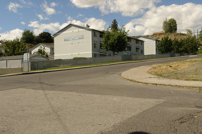 Northcliff Terrace Apartments in Spokane, WA - Building Photo - Building Photo