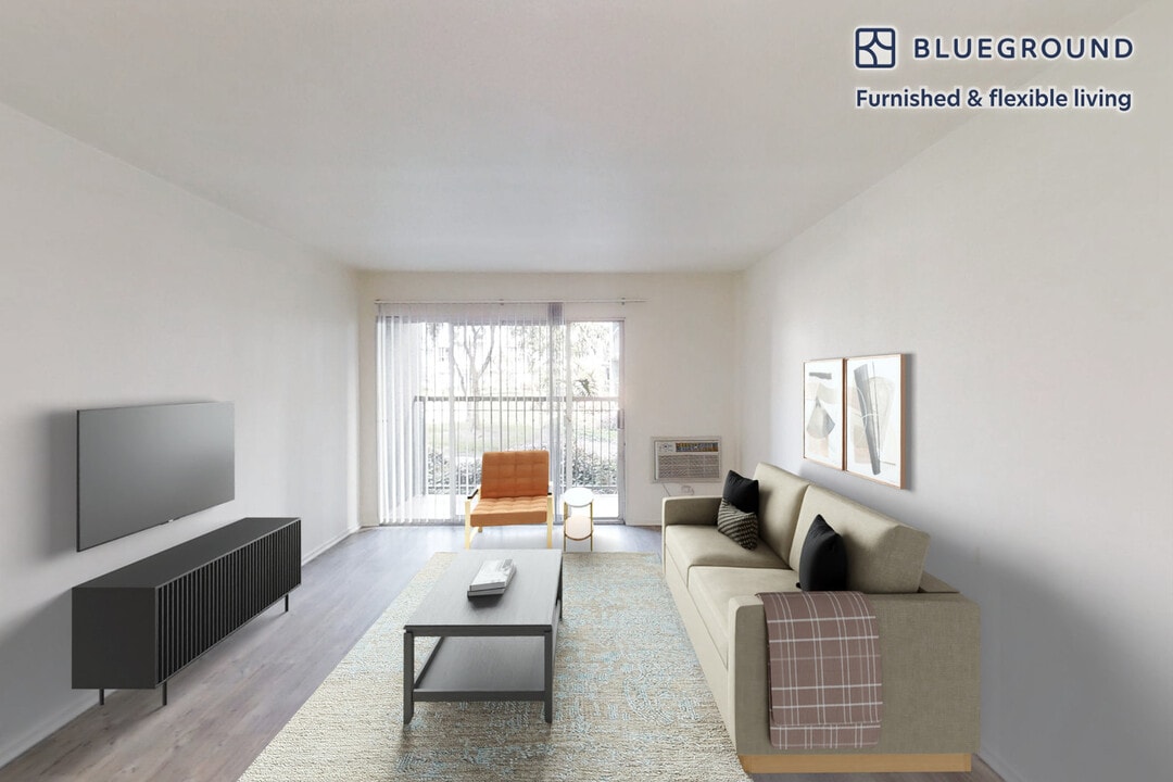 333 1st St in Seal Beach, CA - Building Photo