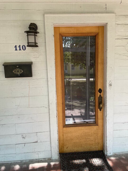 110 Woodward St, Unit Lower Level in Ypsilanti, MI - Foto de edificio