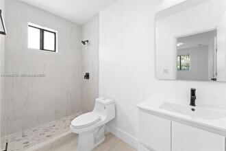 3710 NW 13th Pl in Miami, FL - Building Photo - Building Photo