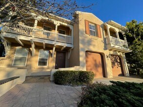 19352 Beckonridge Ln in Huntington Beach, CA - Foto de edificio - Building Photo